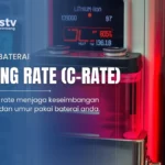 VIsulisasi baterai jenis lithium ion yang panas saat diisi dengan daya tinggi di menggunakan peralatan laboratorium